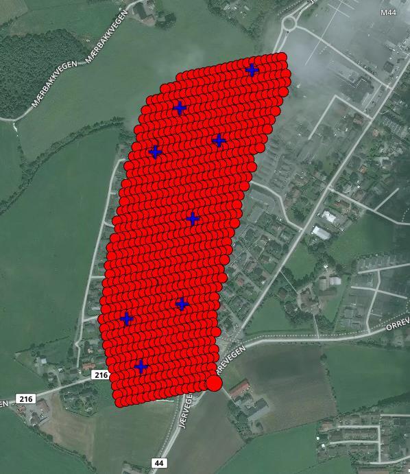 Casestudiet 7 6 8 5 4 1 3 2 Figur 5.10 Bilde over Reemarka. Røde punkter er bildene som er tatt, og blå kryss er kontrollpunkter/gcp. Dronen tar bilder utenfor plangrensen (se figur 5.