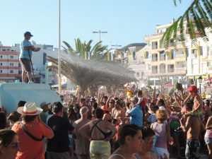 Kommunalt samarbeid i forbindelse med fester på Gran Canaria For øvrig har kommunene stort sett sine egne fester, men det er samarbeid for å arrangere fester på Gran Canaria.