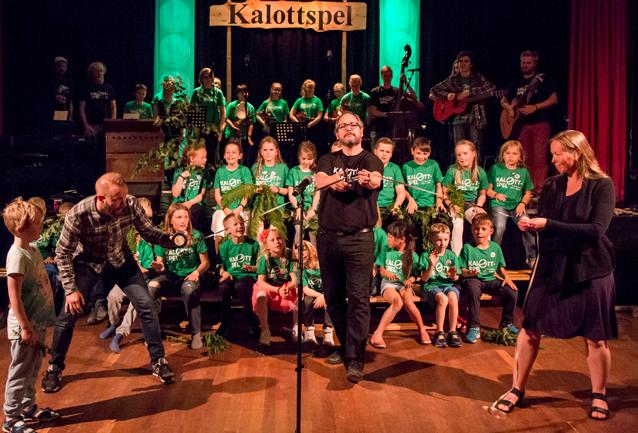 Foto Odd Inge Larsen BYGDA DANSAR «Bygda dansar» har oppstart i Troms i høst Det nasjonale folkedansprosjektet Bygda dansar har siden 2001 danset seg gjennom flere fylker, og høsten 2017 kommer det