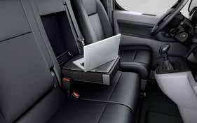 Du har plass til passasjerer ved behov og ellers kan plassen brukes som arbeidsbord.