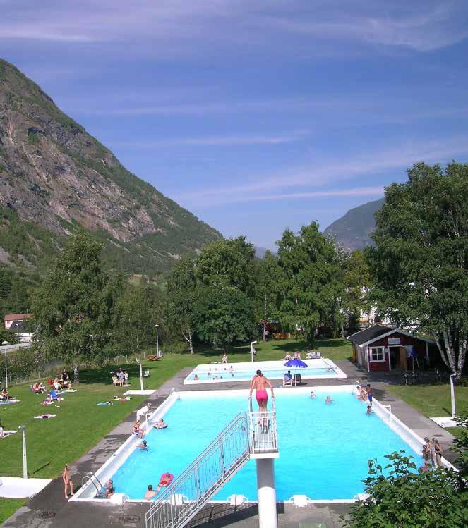 Outdoor Water Park Friluftsbada Øvre Årdal Water Park Open:... 11:3019:00 Heated water, approx:... 28 C Pools:... 3 Water slides:... Yes Changing rooms:... Yes Kiosk:... Yes Main pool:.