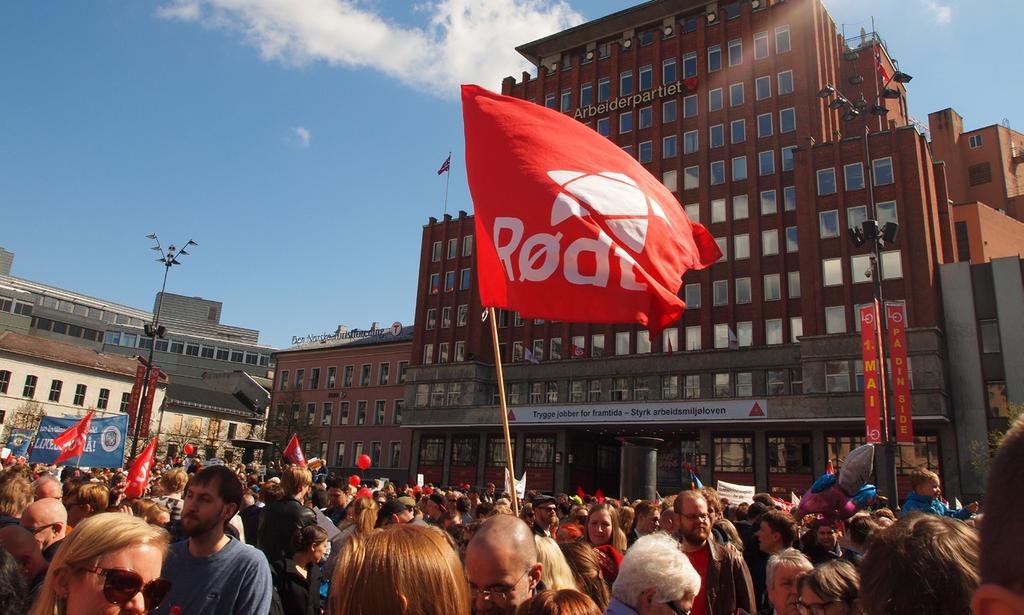 12: MAKT OG SYSTEM Foto: Henrik Madsen. Med folk mot makta Politikken må formes av og sammen med dem den angår mest.