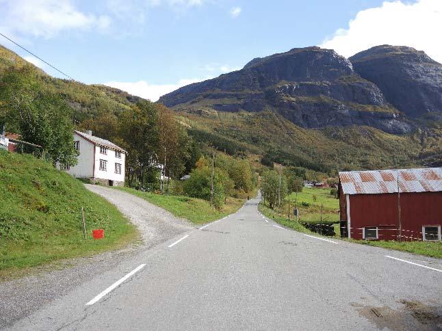 Notat om trafikk i Leirskarddalen Side 8 av 11 Nyenget Markeringer med rødt viser forslag til plassering av