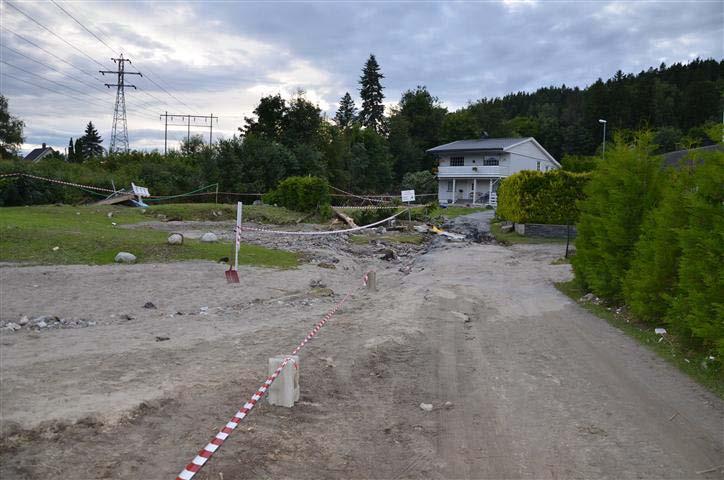 kanalpreget. Skråningshelningen kan gjerne varieres fra 1:1,5 til 1:2,0 tilpasset eksisterende terreng.