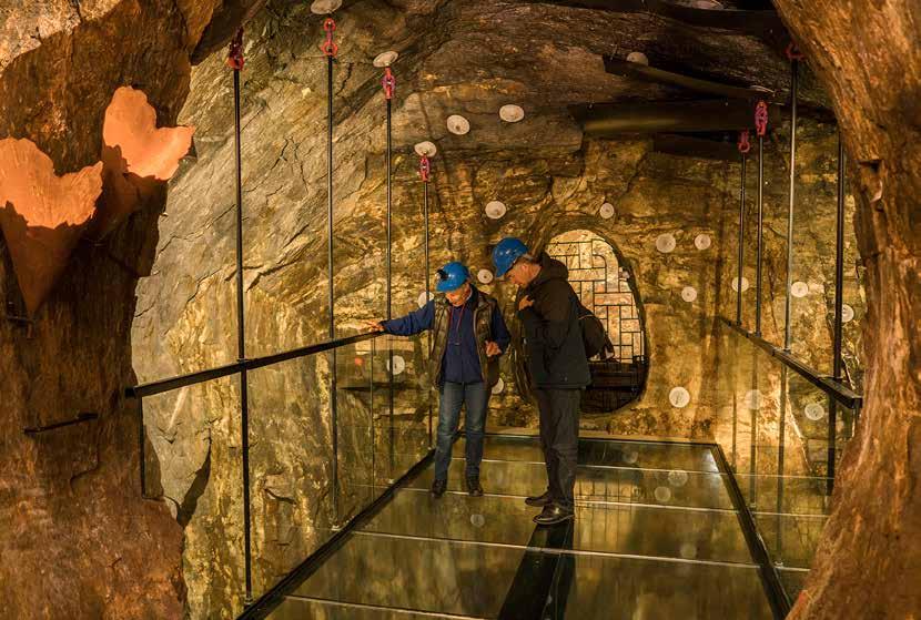 Årets store nyhet! De siste årene har det dukket opp spektakulære glassgulv ved noen av de aller største turistattraksjonene rundt omkring i verden.