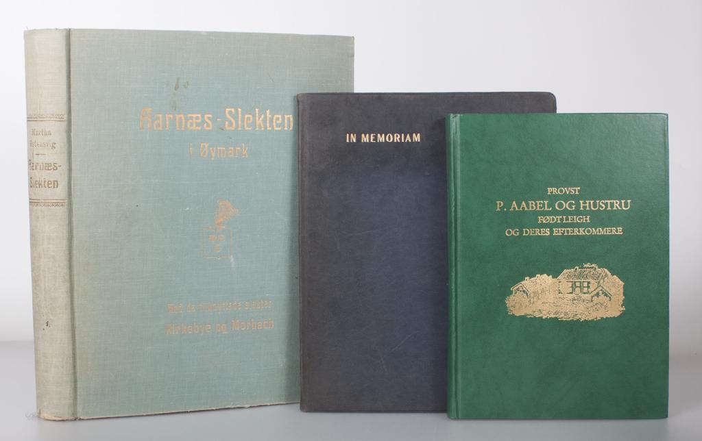 21. (BØRRE JOHAN PETERSEN) Oberst B. J. Petersen. In Memoriam. (Jfr.: Haagen Krog Steffens(1912): Norske Slægter, side 212). Kristiania: Trykt som manuskript, 1918. 6 sider + 5 portretter. 4to.