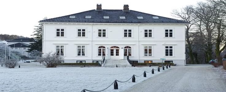 Julebord 2017 Vi annonserer årets julebord. Vi holder oss til pomp og prakt. Årets julebord går av stabelen lørdag 9. desember kl 19:00 og det blir arrangert i Kommandantboligen i Gravdal.