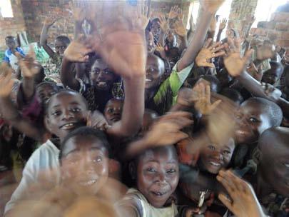 Skole i Kalambi Centre; NOK 65.042,-ble overført til å ferdigstille to nye og solide skolebygg.