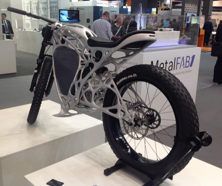 Motorsykkel ramme 3D-printet i metall der