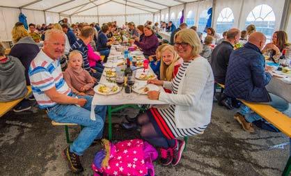 Våre båtforeningene ble oppfordret til å rydde en strand utover sine egne havneanlegg på strandryddedagen i 2016.