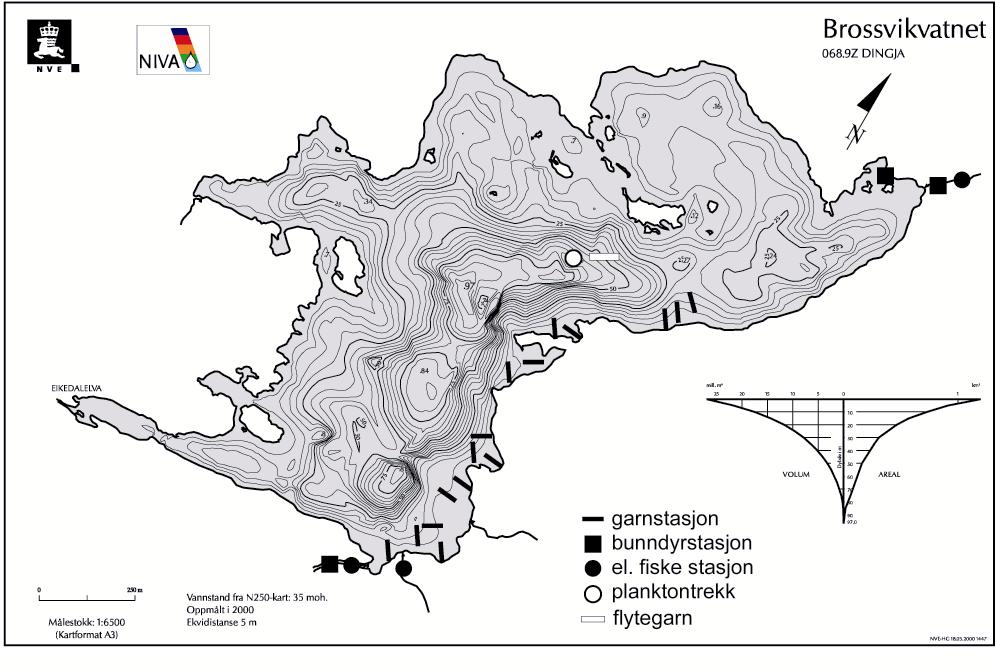 Figur 85. Kart over Brossvikvatnet med markering av prøvetakingsstasjonene. Tabell 49. Morfologiske og hydrologiske data for Brossvikvatnet. Data fra NVE.