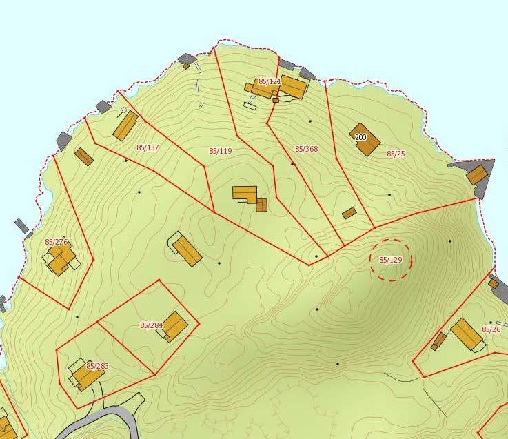 3.3. Eksisterende bebyggelse Det er eksisterende hytter på eiendommene 85/368, 85/121 og 85/119 og eksisterende bolighus på eiendom 85/25.
