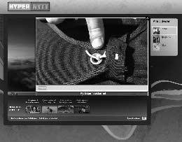 I det største vindauget blir hovudvideoen spelt av, og nede i skjermbiletet dukkar klikkbare ikonar opp etter kvart som hovudvideoen spelar av.
