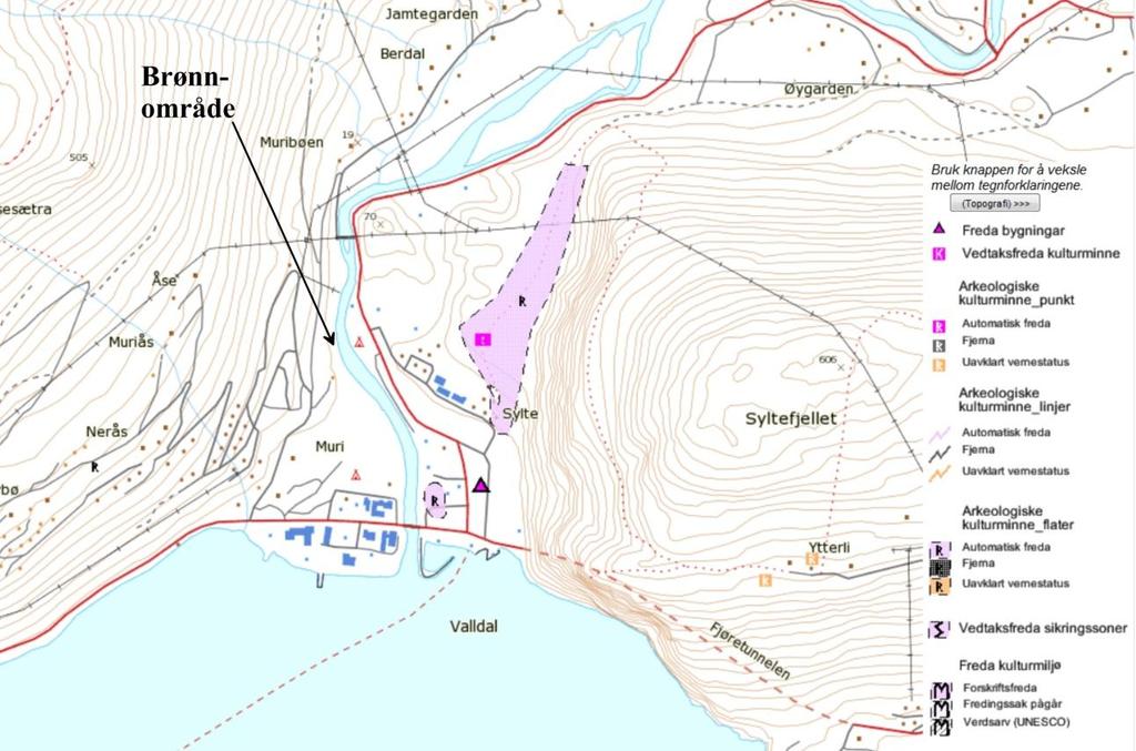 Søknad om konsesjon for grunnvannsuttak - Valldal vassverk 40 Turstien gjennom brønnområdet (langs elva) medfører en viss forurensningsrisiko, men dette kan enkelt bøtes på med sikringstiltak,