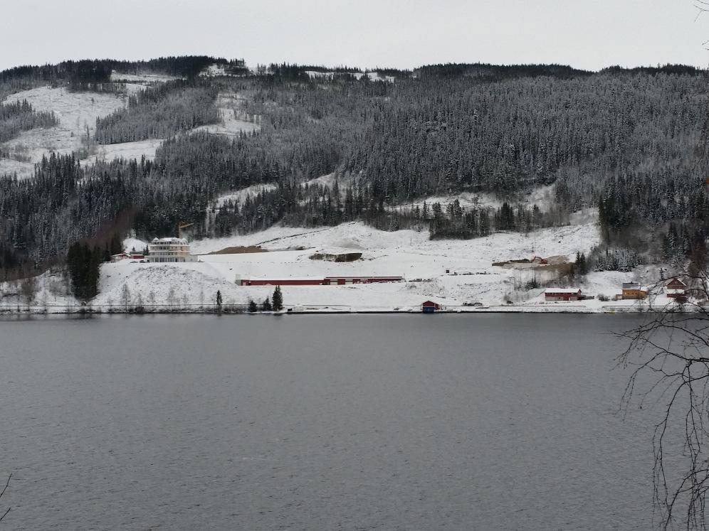 Rokkehaugen sett fra østsiden av Strandefjorden ENDRING AV