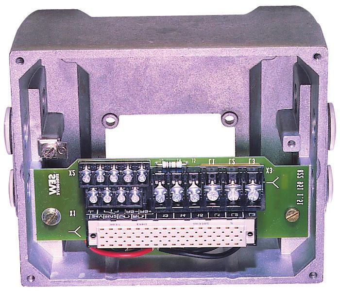 Ved motorer uten brems: Tilkobling av intern bremsemotstand BW (standard) 8. Nettilkobling L1, L2, L (X) (passer for 2 x 4mm 2 ) 9. Skruer for jordtilkobling 10. Kabelinnføringer 11.