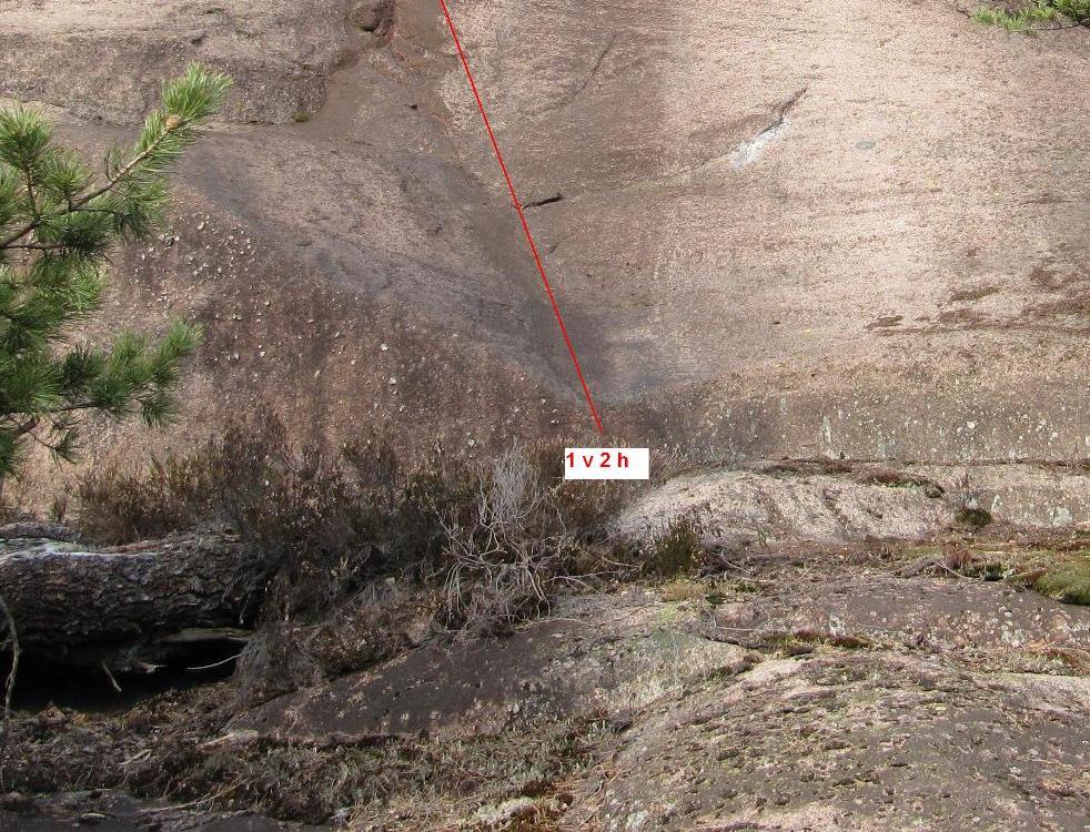 Utsikten er upåklagelig og her er det tørt noen timer etter at det slutter å regne. Rutene er ca 23m. Fra venstre til høyre; 1. Free Four, Nat 4+.