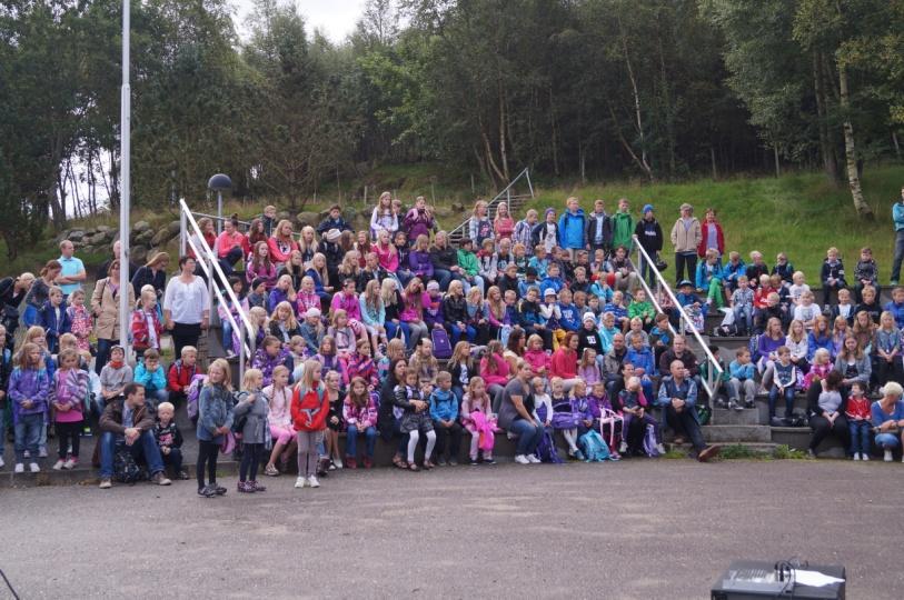 Første skoledag Torsdag 17. august Fremmøte i amfiet kl. 08.