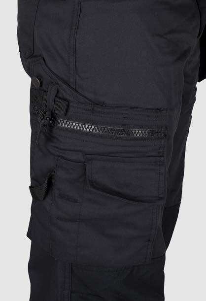 God passform Vantage materiale 50% Cordura 50% Bomull Avtagbare D-ringer - tåler 10 kg hver Lårlomme med glidelås Avtagbare hylsterlommer i Cordura Avtagbare nøkkel- og tapefester på