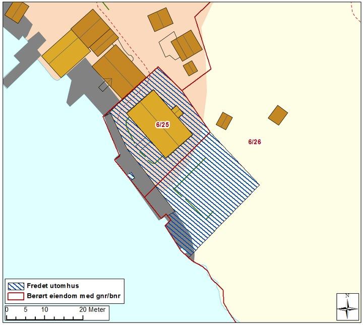 Side 4 UTOMHUS Gnr/bnr: 6/25, 6/26 Oppført: AskeladdenID: 87101-4 Referanse i landsverneplanen: Bygning 9903570 Fredning utomhus Fredningen omfatter anleggets arealer, terreng, hage og grøntområder,