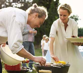 Alle husene i helt lyse farger og mange med terrasse på taket hvor beboerne vil tilbringe store deler av sommeren.