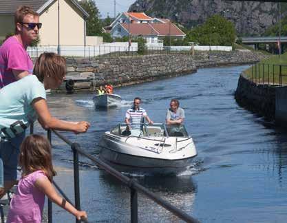 BADELIV I gangavstand fra Båly Brygge ligger viker og strender som perler på en snor, med Njervesanden som den mest kjente.