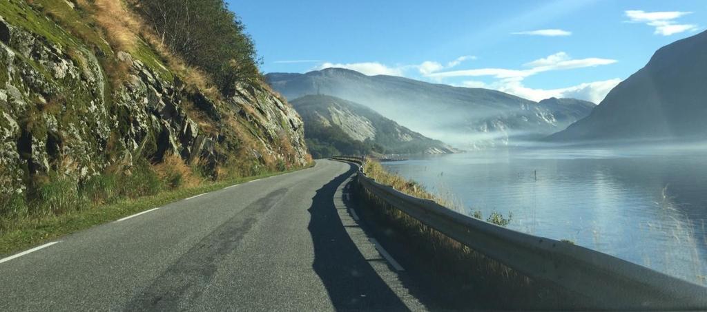 Billedtekst: FV 17 mellom Ørnes og Gomfjord holder en svært lav standard og er rasutsatt (Foto: Jens Kyed) Nasjonal Transportplan (NTP): Regjeringens forslag til NTP offentliggjort den 5.