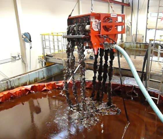 Oljevern 2015 Henriksen AS Forbedre opptak av olje under kalde klimatiske forhold gjennom tilføring av varme, flytte pumpe til selve skimmer og tildekking Arctic FoxTail Integrert pumpesystem for