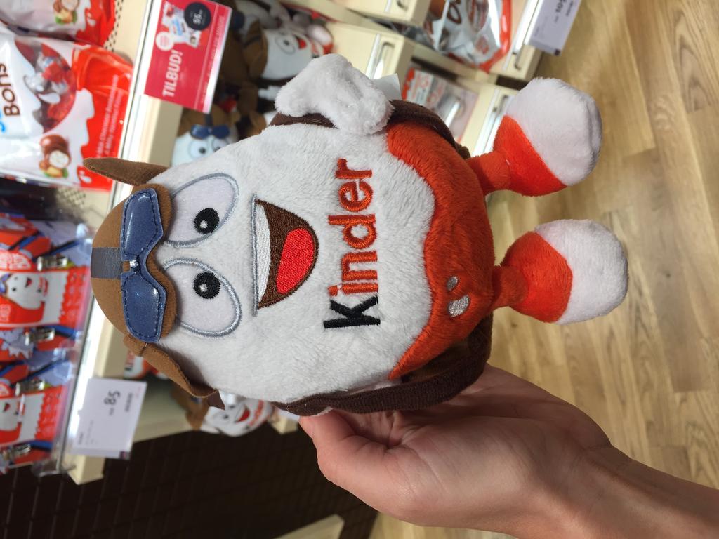 3. Om produktet Produktet Kinder Plush Aviator er en smilende figur i plysj utformet som en flyger.