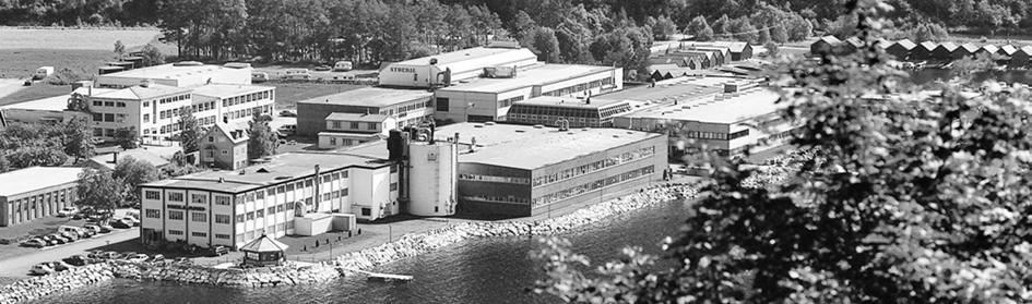 elland kontraktsmøbler skaper det gode rom elland Møbler ble grunnlagt i 1947. elland-gruppen består i dag av elland Møbler AS, elland Baltic OÜ og Brøste Møbler AS (plateproduksjon).