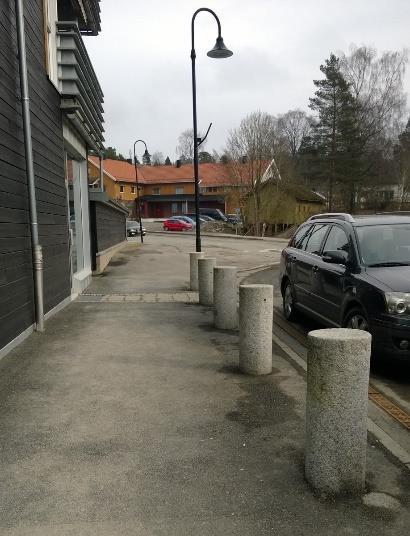 Hindringer i form av stigning, kantsteiner, glatt underlag osv er fjernet Belysning gjør gangveier, fortau og plasser tryggere Sitteplasser og benker plassert i sentrum/nærområde gir økte muligheter