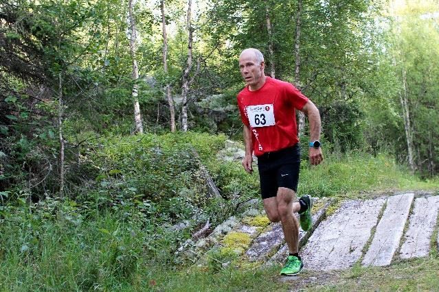 Menn 40-49 Anders Bergum som ble klassevinner i 40-49 år ses her i starten av Flømyrløpet.