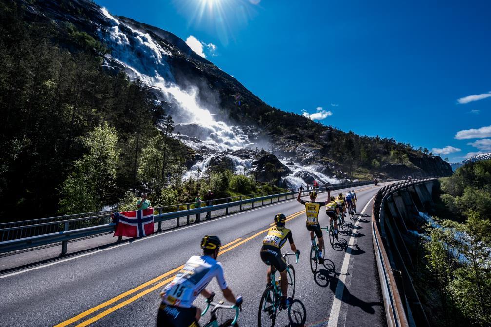 TOUR DES FJORDS Kultur og næringsutvikling - unike muligheter Økende sykkelinteresse i befolkningen Høyt sportslig nivå på de beste norske ryttere og talent Omfattende TV dekning - 3 timer på TV2