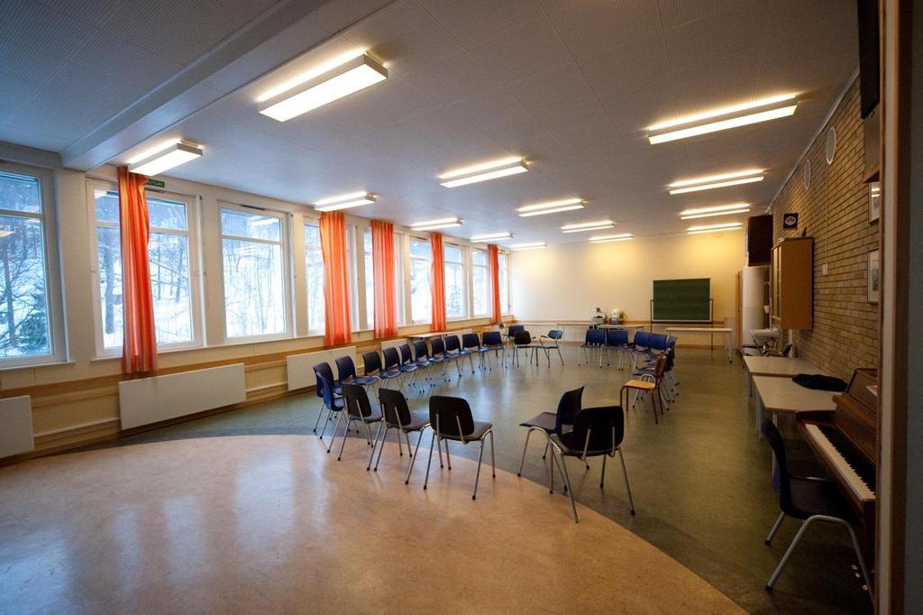 Rapport fra Akustikk-måling Roligheden skole, Musikkrommet Arendal kommune i Aust-Agder Akershus musikkråd, 21.03.2010 Musikkrommet på Roligheten skole er et stort klasserom.