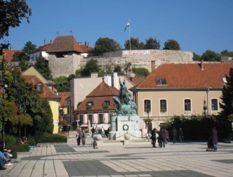 Budapests mange muséer, gallerier, synagoge, palasser, historiske bygninger, tyrkiske bad og termalbad er