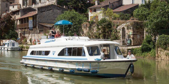 Aquitaine Kanalbåtferie i Aquitaine, Sør-Frankrike Lei kanalbåt med Seatravel og oppdag sceneriet i sørfranske Aquitaine, der har inspirert kunstnere gjennom århundrer.