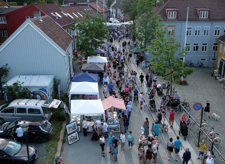 500 m 2 1500 m 2 1100 m 2 Bakklandstorget Det livlige vegkrysset ved gamle bybro. Et populært turistmål og etablert bomiljø, og et viktig varemerke for trebyen Trondheim.