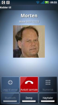 Når man trykker på JA vises Androids telefonside og samtalen kobles opp.