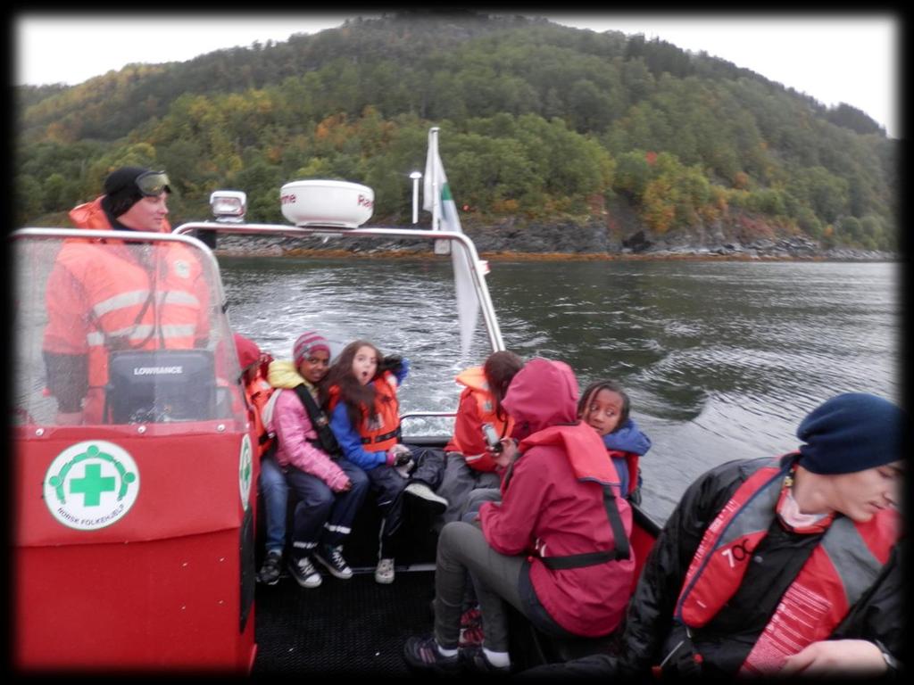 3 Barna fra asylmottak. Snart deltar de i redning Norsk Folkehjelp Ofoten har en ungdomsgruppe i alder 13 til 18 år. Ungdomsgruppa er veldig aktiv på sjøen.