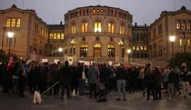 arbeidstid) Legene kan lovlig jobbe 19 timer sammenhengene og ha 60 timers uker, mot