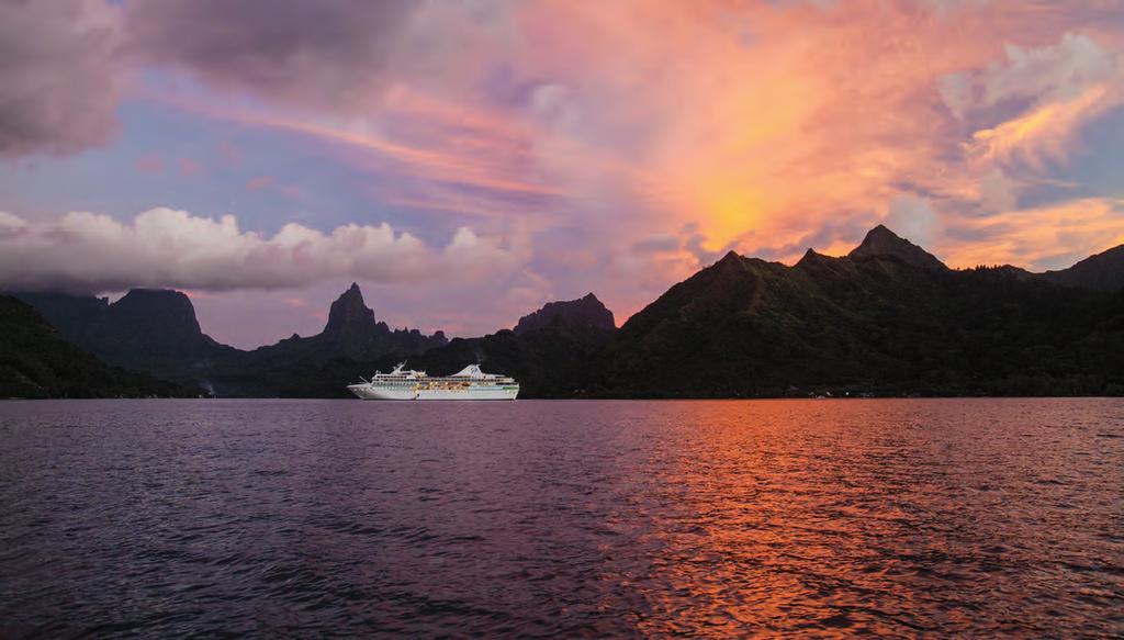 Sistnevnte ble bare kalt paradis av de første europeiske oppdagelsesreisende. Fortsett til Selskapsøyene der Stillehavsperlene Bora Bora, Taha a, Huahine og Moorea venter.