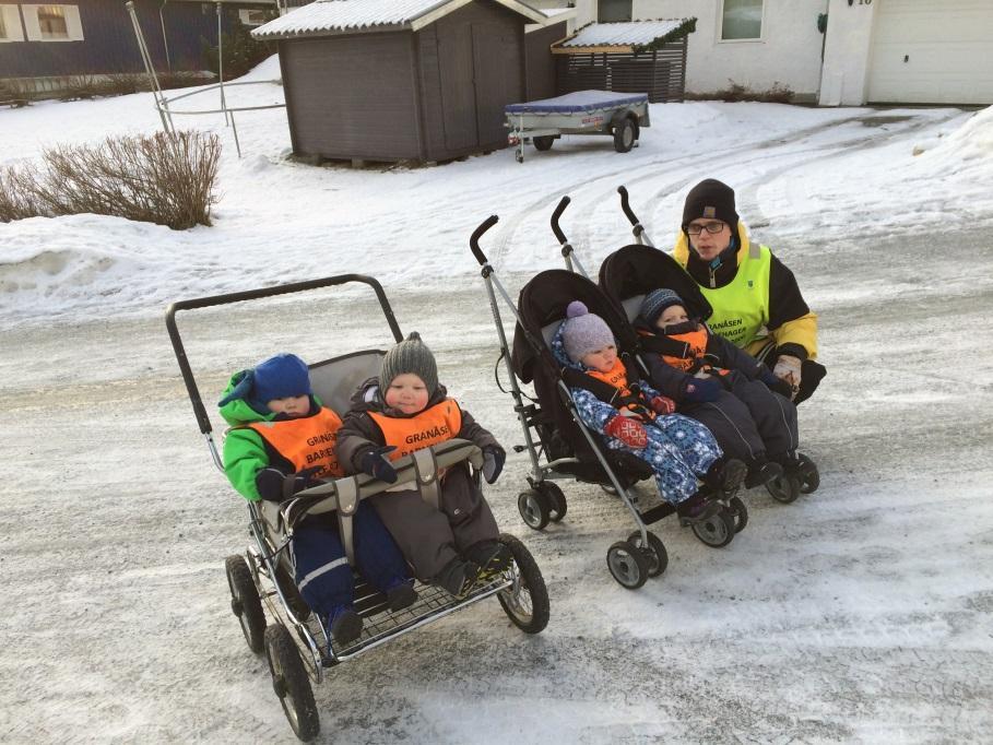 2015-barna oppdaget to hjorter på en av turene sine.