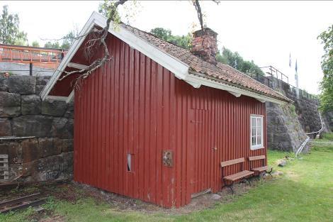 Bygningen inneholder i tillegg et oppholdsrom for Fløtningen, dette er nærmest autentisk.