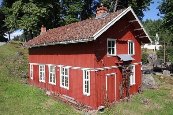 Vrangfoss ID 171941-17 Smie ved Vrangfoss sluser Smie, lager, vaktrom for slusepersonell og oppholdsrom for fløtningen ved Vrangfoss sluser, opprinnelig bygget som materiallager for kanalen i 1892.