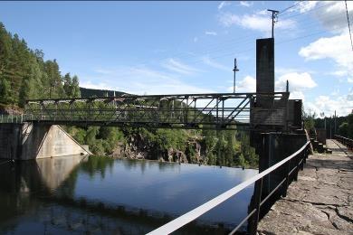 Vrangfoss ID 171941-20 Bro mellom øvre sluse og dammur ved