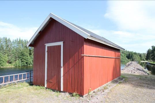 Kjeldal ID 171941-41 Nålehus/teknisk hus ved Kjeldal sluse Nålehuset bygget i 1950 står på sørsiden av kanalen, er anlagt på muren til slusekammeret mot