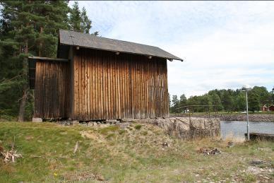 Nåledammene besto av et rammeverk hvor staver (nåler) av tre på ca 9 x 9 cm ble satt tett i tett vertikalt