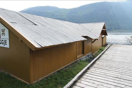 Det er ukjent når pakkhuset på Dalen brygge første gang ble oppført. Pakkhuset ble flyttet fra Tangen brygge til Dalen brygge i 1894 - nærmere plassering ukjent.