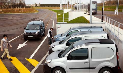 Nye Kangoo Z.E. Lad batteriet hvor som helst Med Wallbox Bestill gjerne en Wallbox-lader til hjemme- og bedriftsbruk som kan lade batteriet helt opp på seks timer.