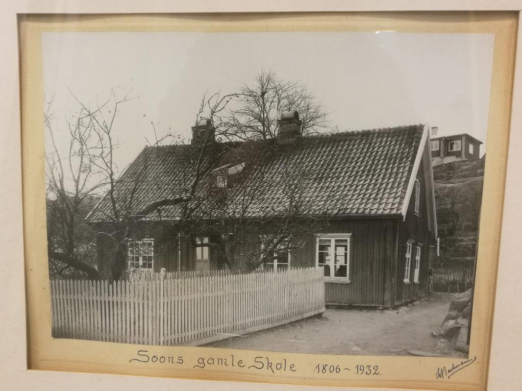 I 1892 inngikk derfor kommunen en avtale med bedehusstyrelsen om å leie bedehuset til midlertidige lokaler. Her skulle storskolen være og skolen i Løkkeveien fortsatte med småskolen. Det betydde at 1.